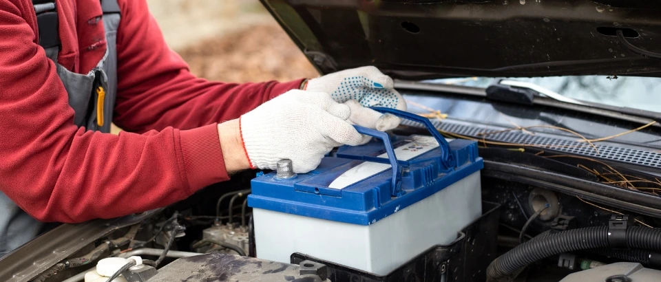 Mechanic Replace Battery